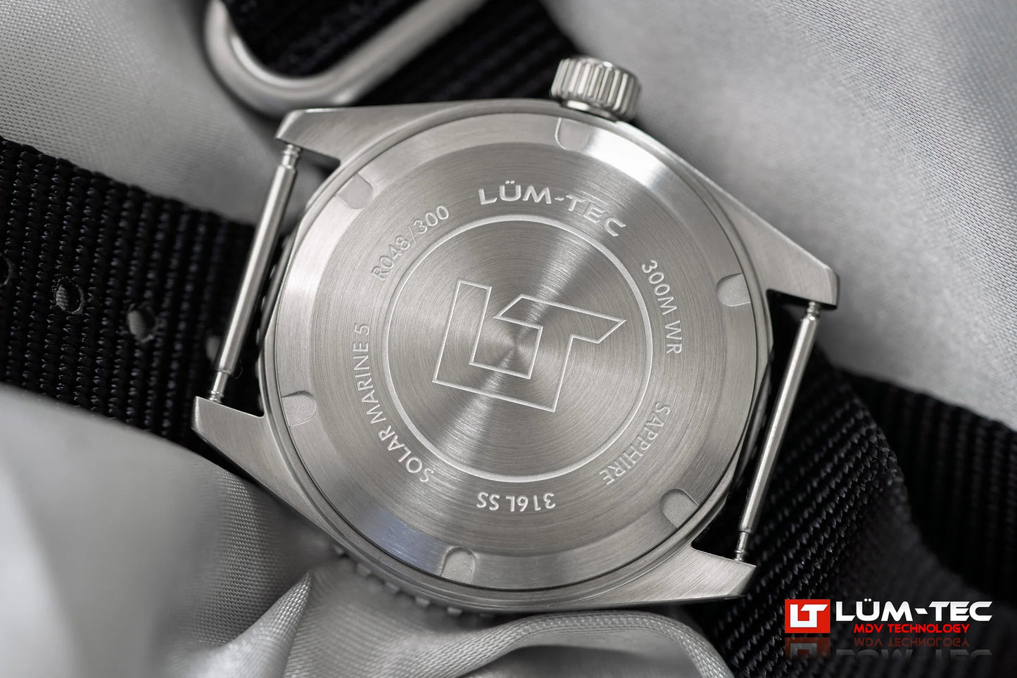 Lum-Tec Solar Marine 5 with caseback detail