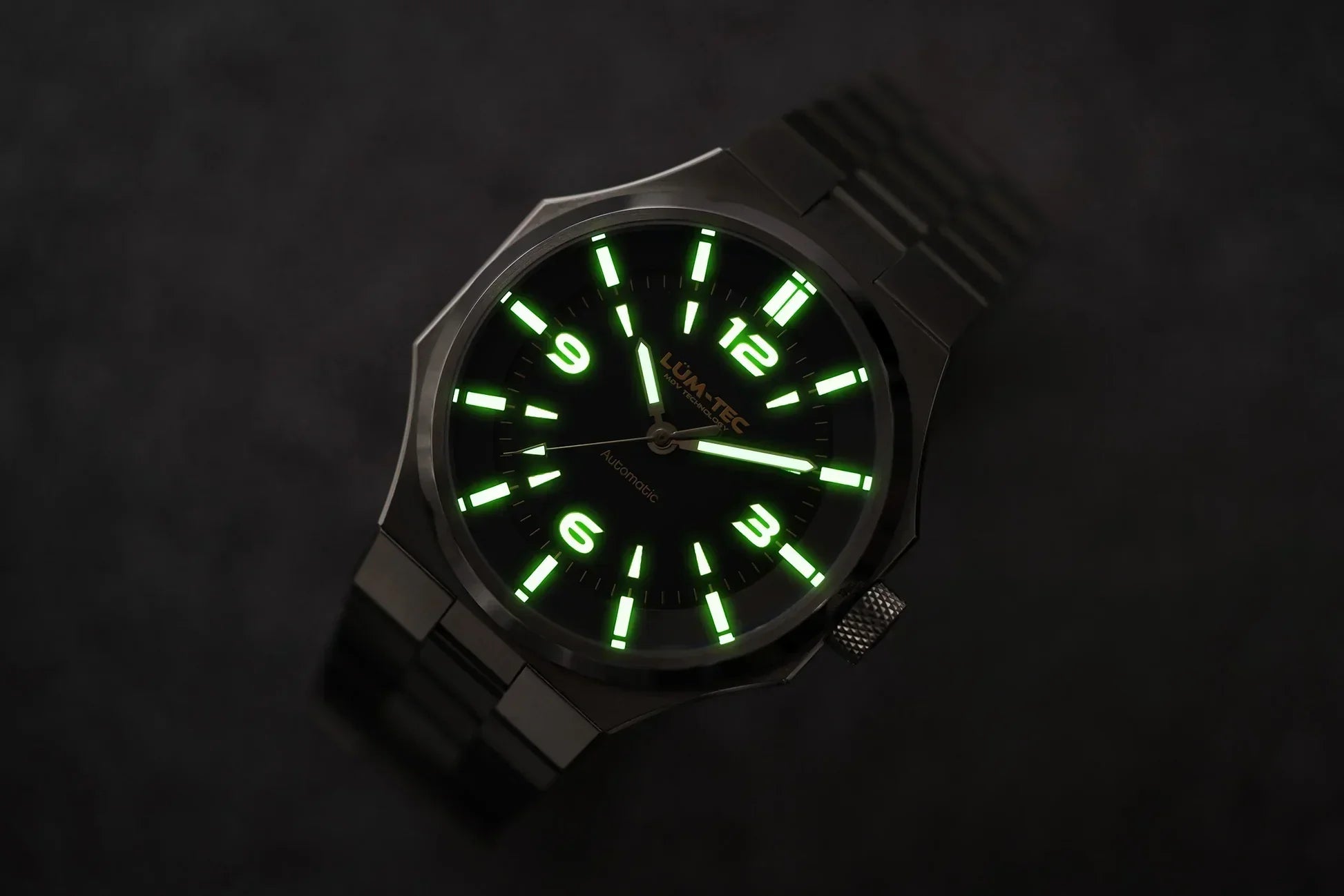 LÜM-TEC Eclipse E1 with insane MDV lume glowing in the dark