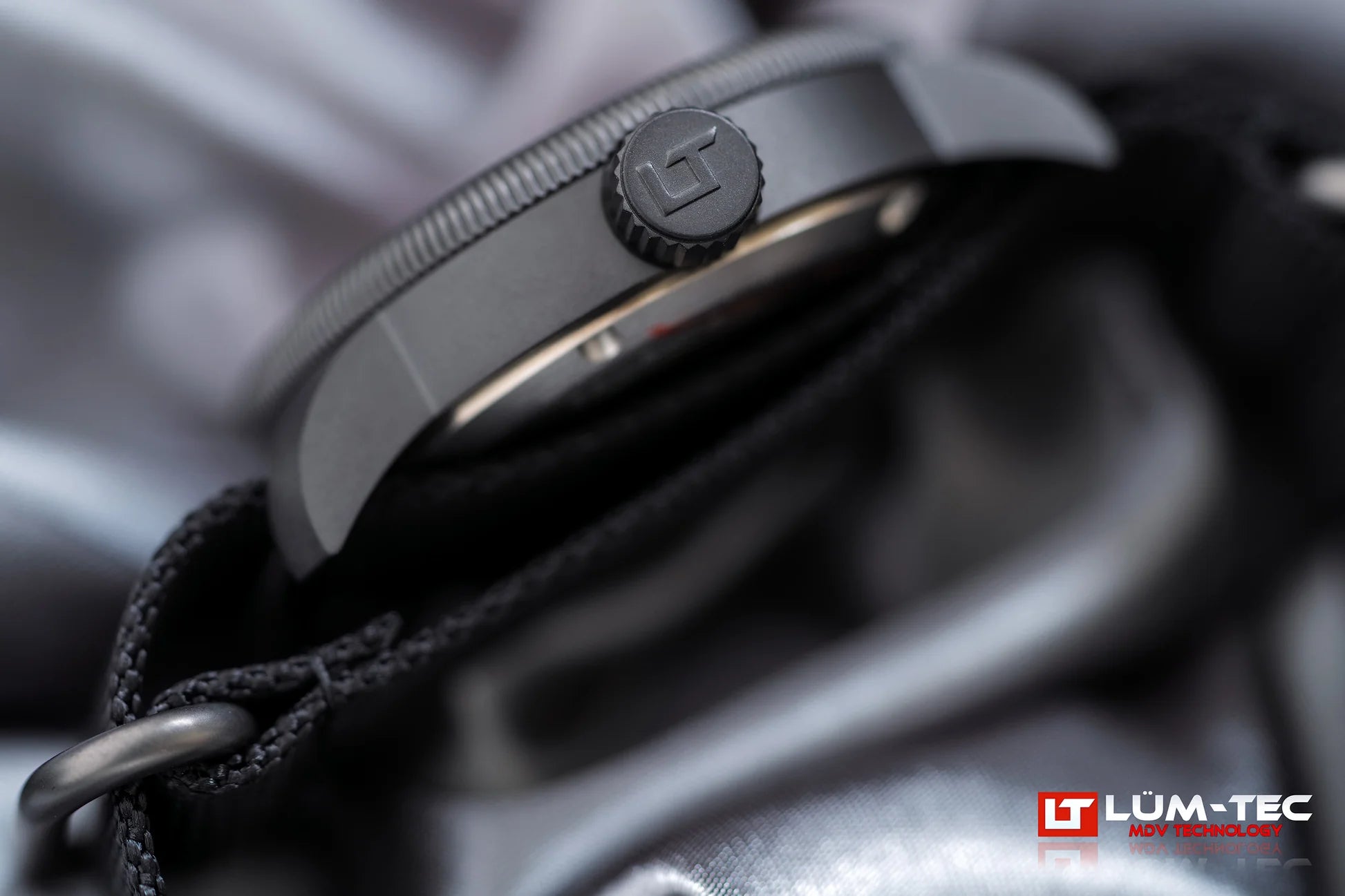Lum-Tec Combat B71 side profile 43mm bead-blast case