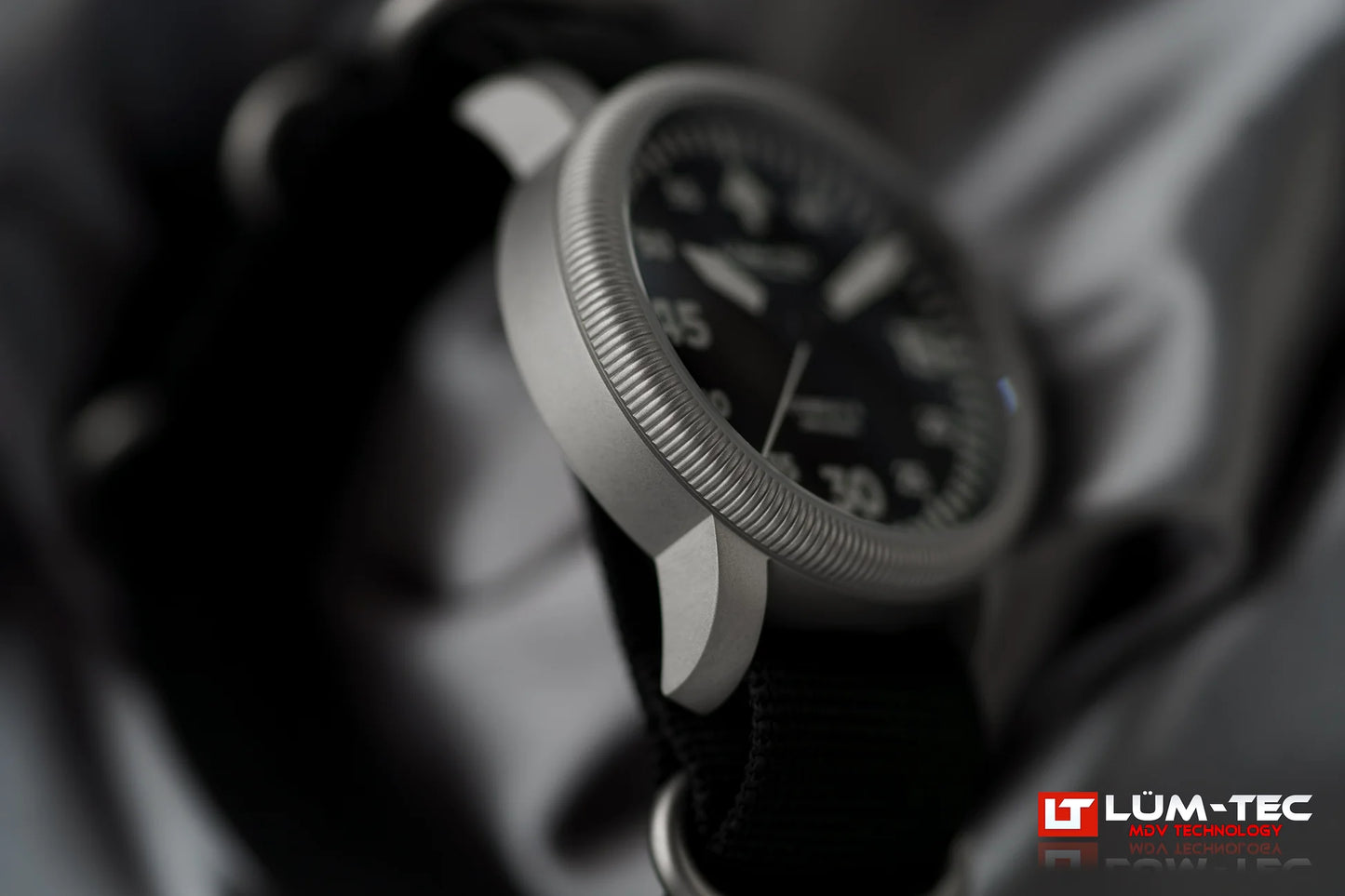 Lum-Tec Combat B73 side profile 43mm forged stainless steel case