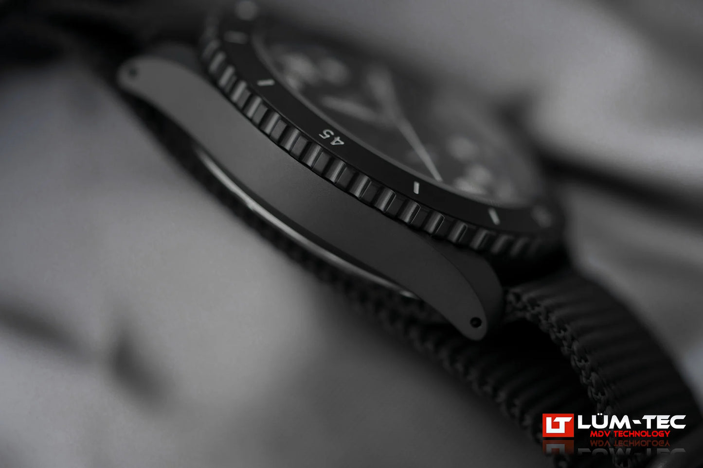 Lum-Tec Solar Marine 6 side profile 39mm forged case