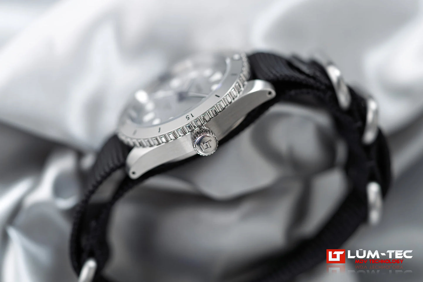 Lum-Tec Solar Marine 9 side profile 39mm solar watch